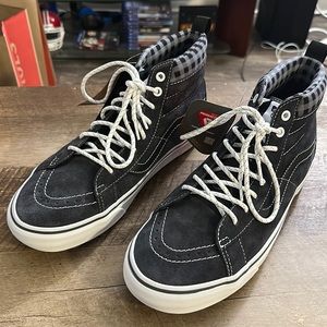 Vans MTE-1 Size 10M gray sneakers